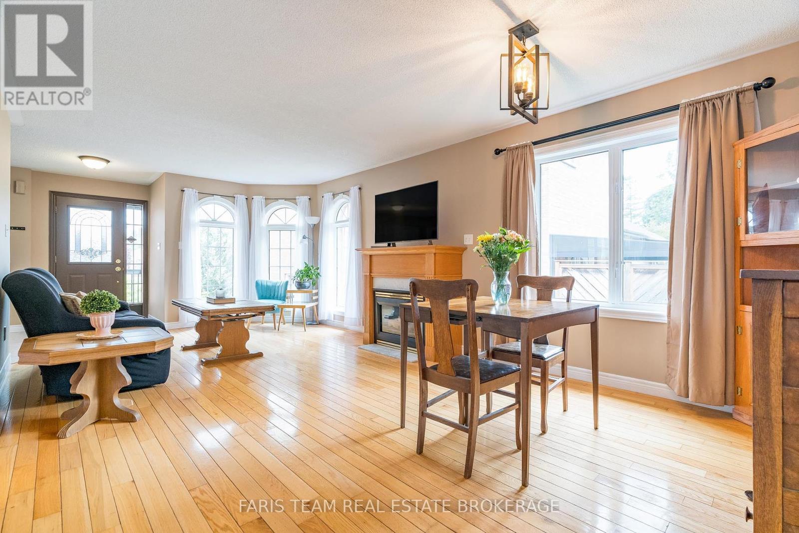 1006 Leslie Drive, Innisfil, Ontario  L9S 2B2 - Photo 14 - N12424326