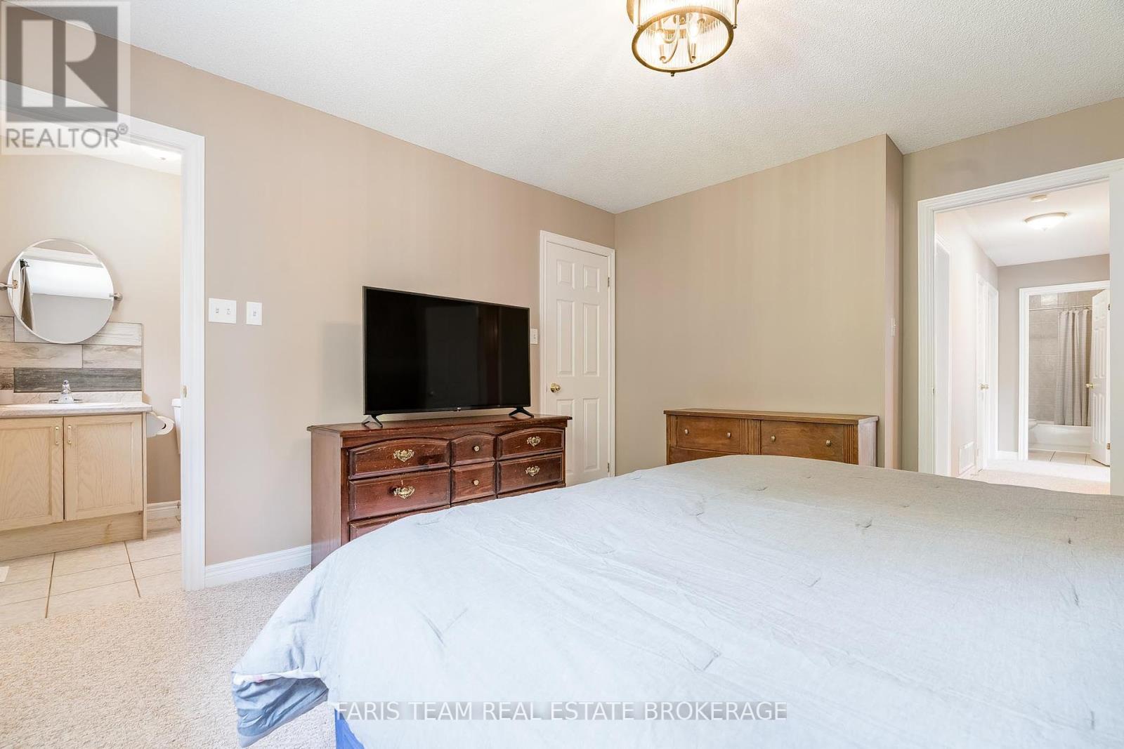 1006 Leslie Drive, Innisfil, Ontario  L9S 2B2 - Photo 15 - N12424326