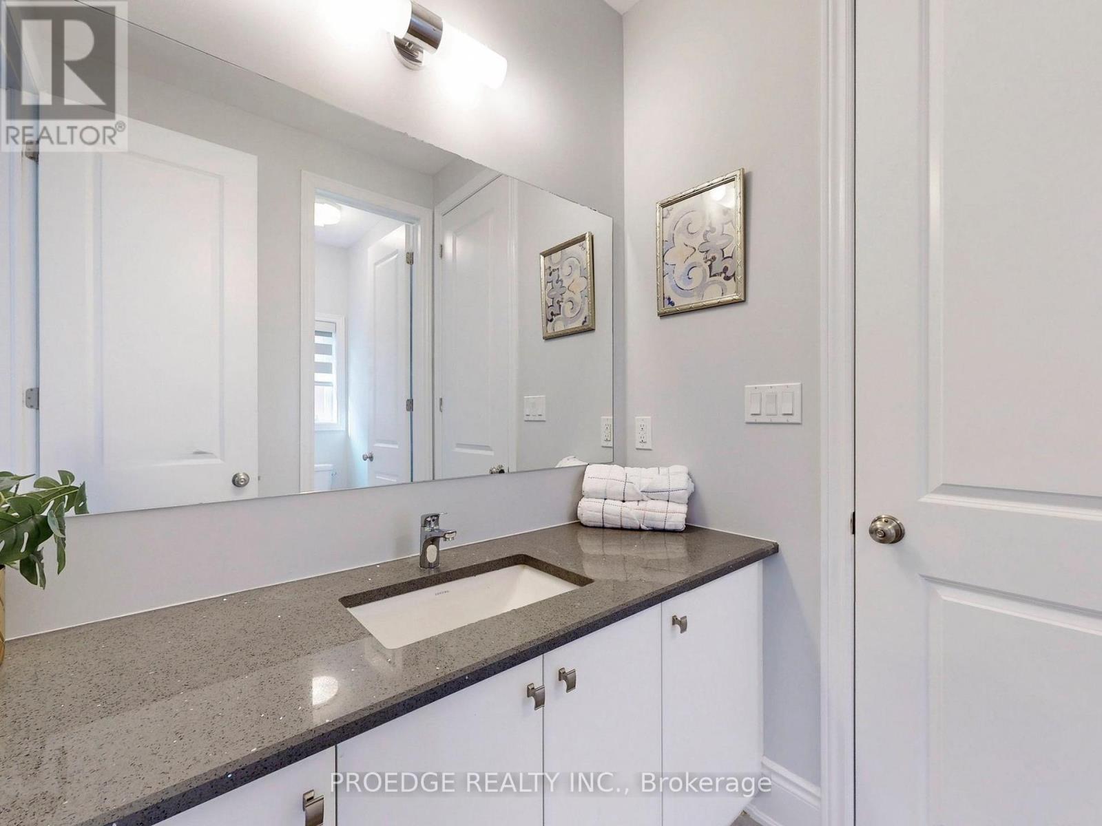 217 Sunset Vista Court, Aurora, Ontario  L4G 3Y1 - Photo 22 - N12424353