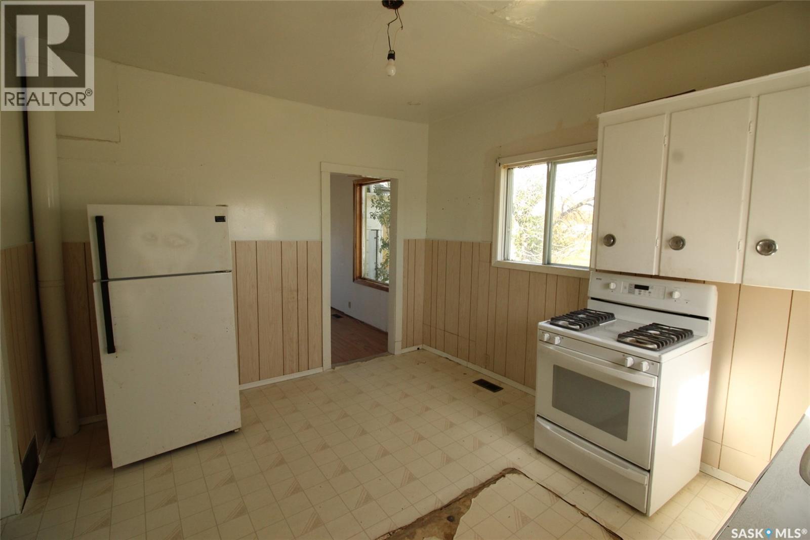 330 2nd Avenue W, Shaunavon, Saskatchewan  S0N 2M0 - Photo 4 - SK019164