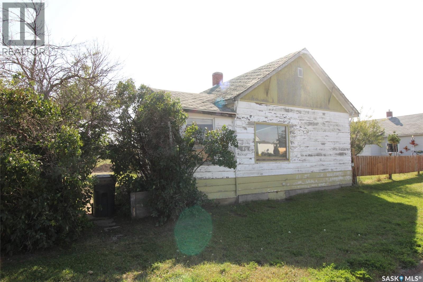330 2nd Avenue W, Shaunavon, Saskatchewan  S0N 2M0 - Photo 1 - SK019164