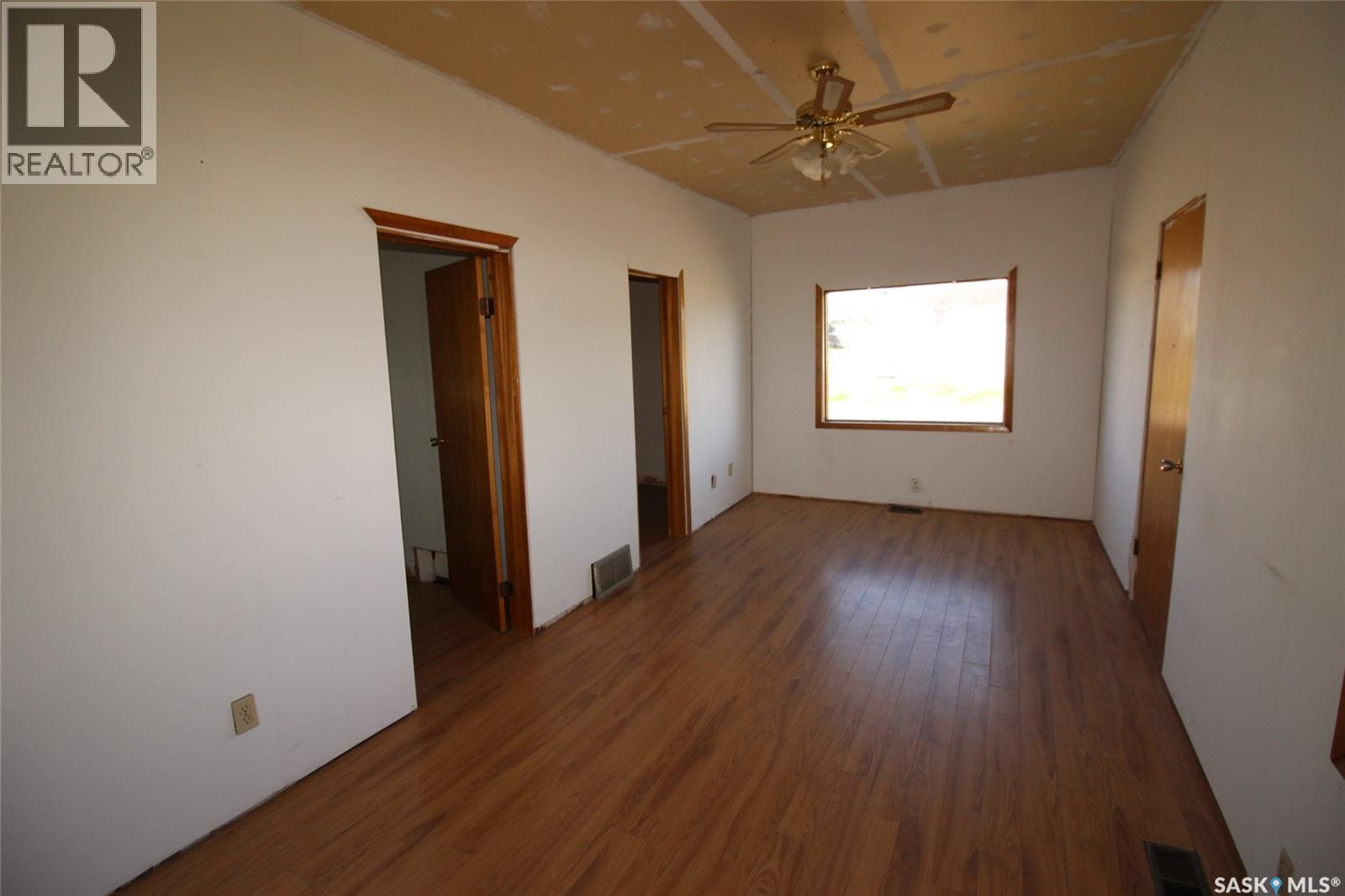 330 2nd Avenue W, Shaunavon, Saskatchewan  S0N 2M0 - Photo 9 - SK019164