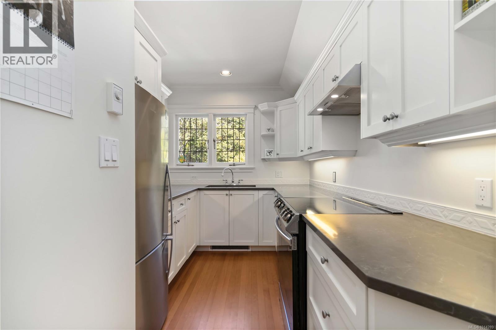 F 349 Foul Bay Rd, Victoria, British Columbia V8S 4G6 - Photo 10 - 1014289