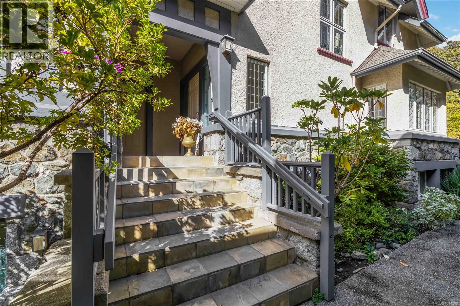 F 349 Foul Bay Rd, Victoria, British Columbia V8S 4G6 - Photo 3 - 1014289