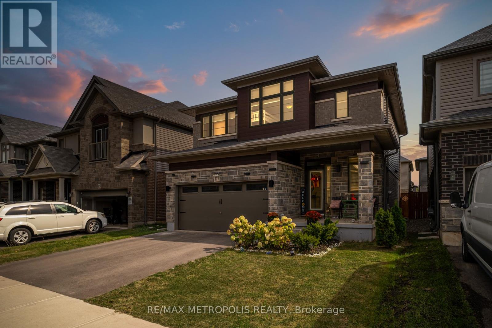 177 Longboat Run W, Brantford, Ontario  N3T 0T1 - Photo 2 - X12423780