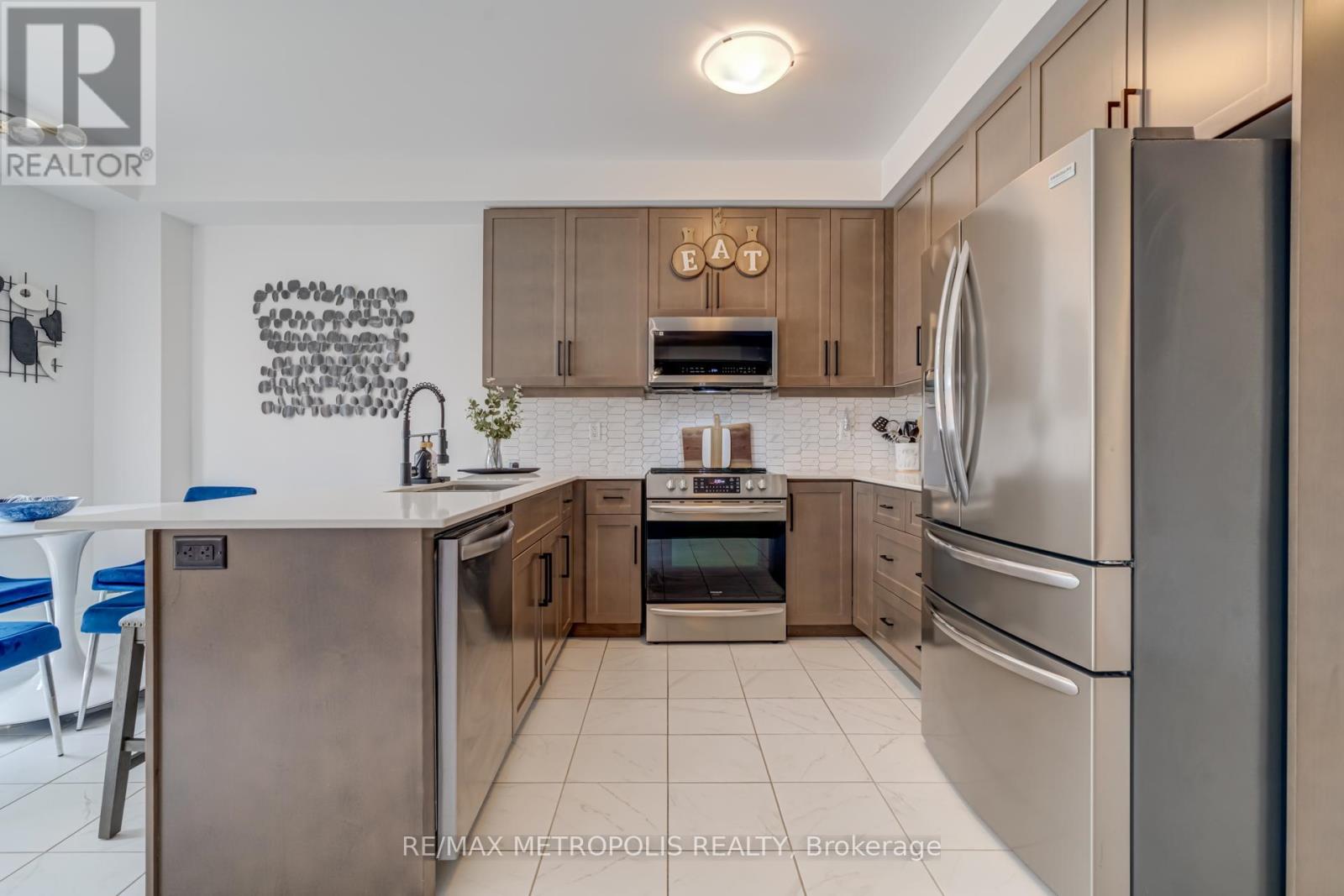 177 Longboat Run W, Brantford, Ontario  N3T 0T1 - Photo 12 - X12423780