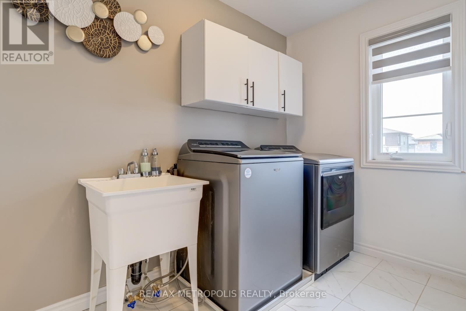 177 Longboat Run W, Brantford, Ontario  N3T 0T1 - Photo 30 - X12423780