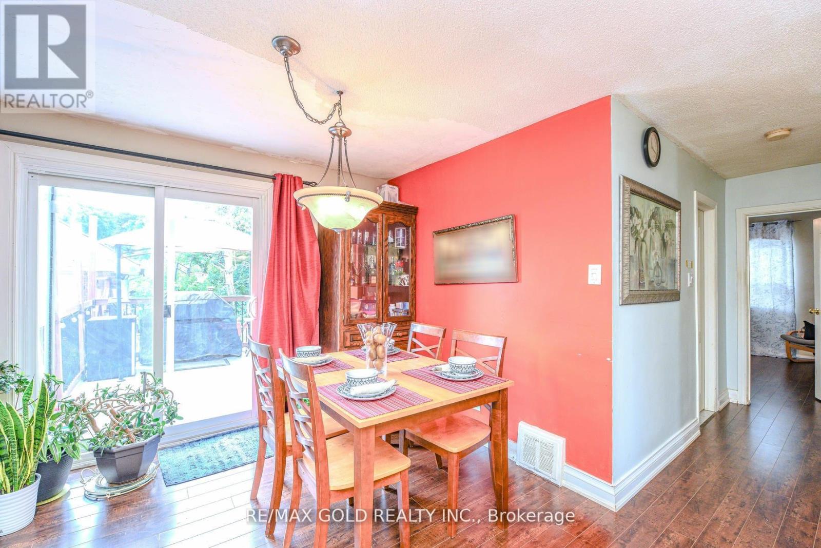 14 Burlington Street, Mississauga (Malton), Ontario  L4T 1B7 - Photo 13 - W12424288