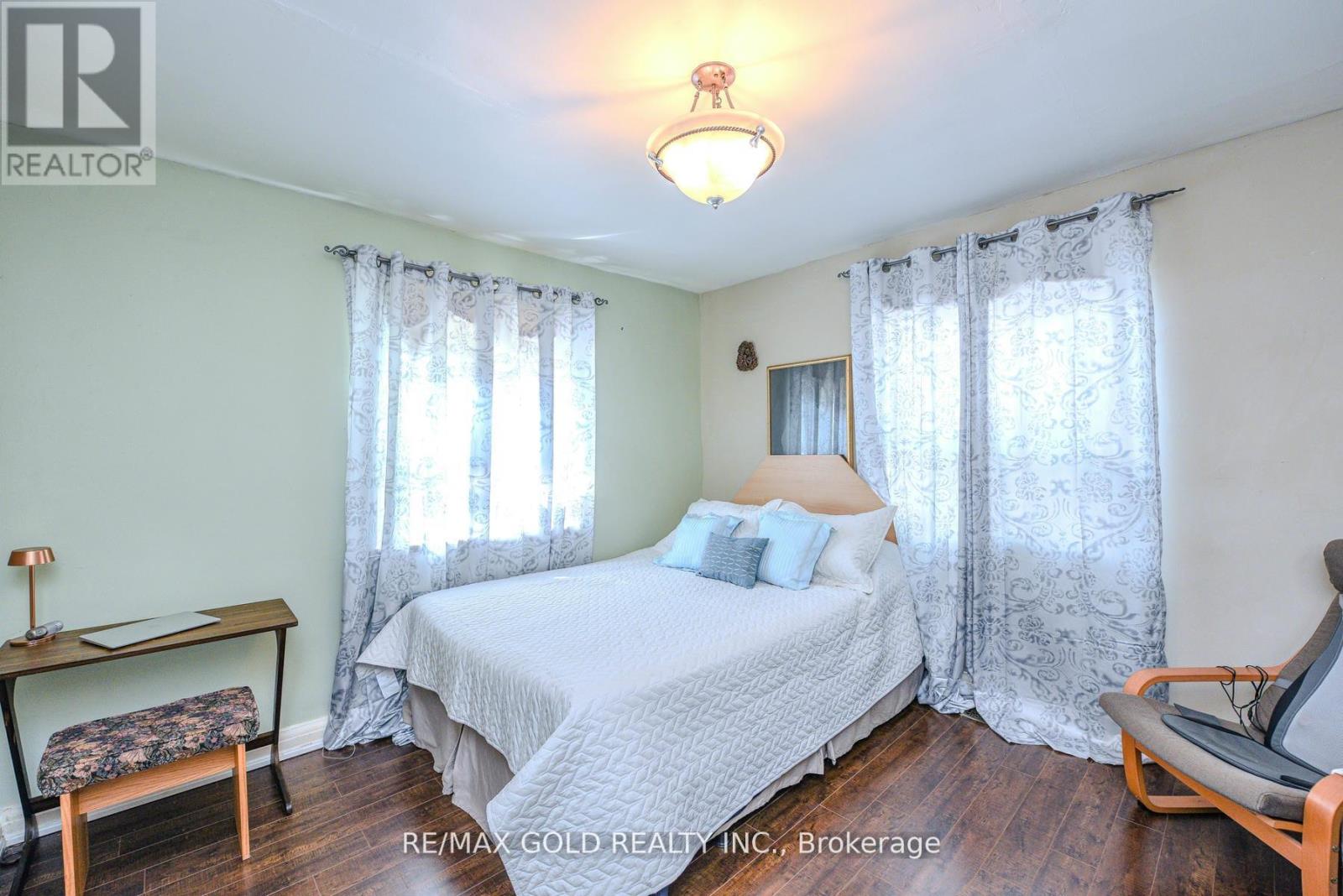 14 Burlington Street, Mississauga (Malton), Ontario  L4T 1B7 - Photo 14 - W12424288