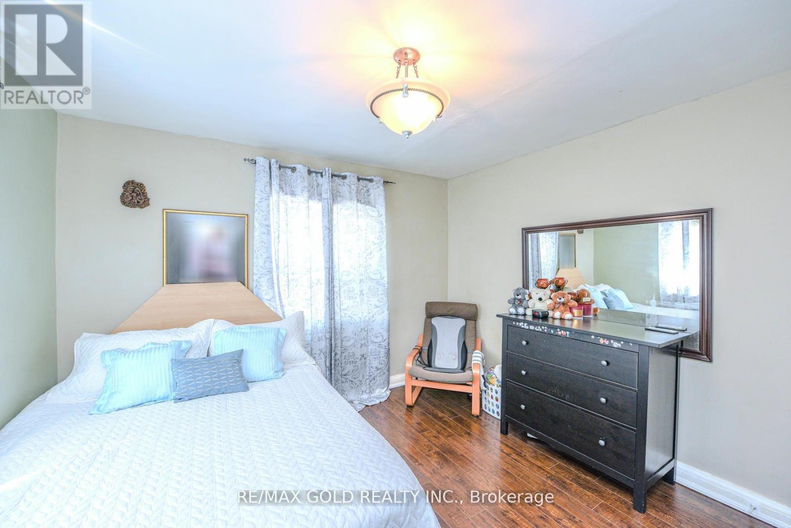 14 Burlington Street, Mississauga (Malton), Ontario  L4T 1B7 - Photo 15 - W12424288