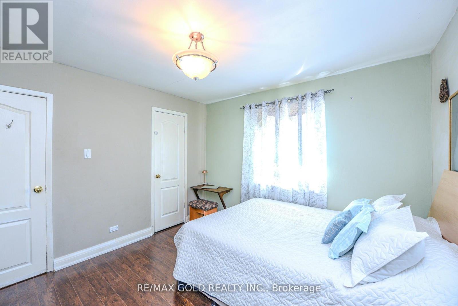14 Burlington Street, Mississauga (Malton), Ontario  L4T 1B7 - Photo 16 - W12424288