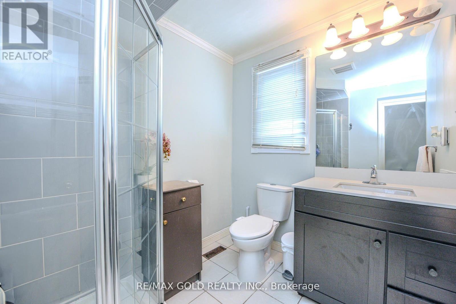 14 Burlington Street, Mississauga (Malton), Ontario  L4T 1B7 - Photo 17 - W12424288