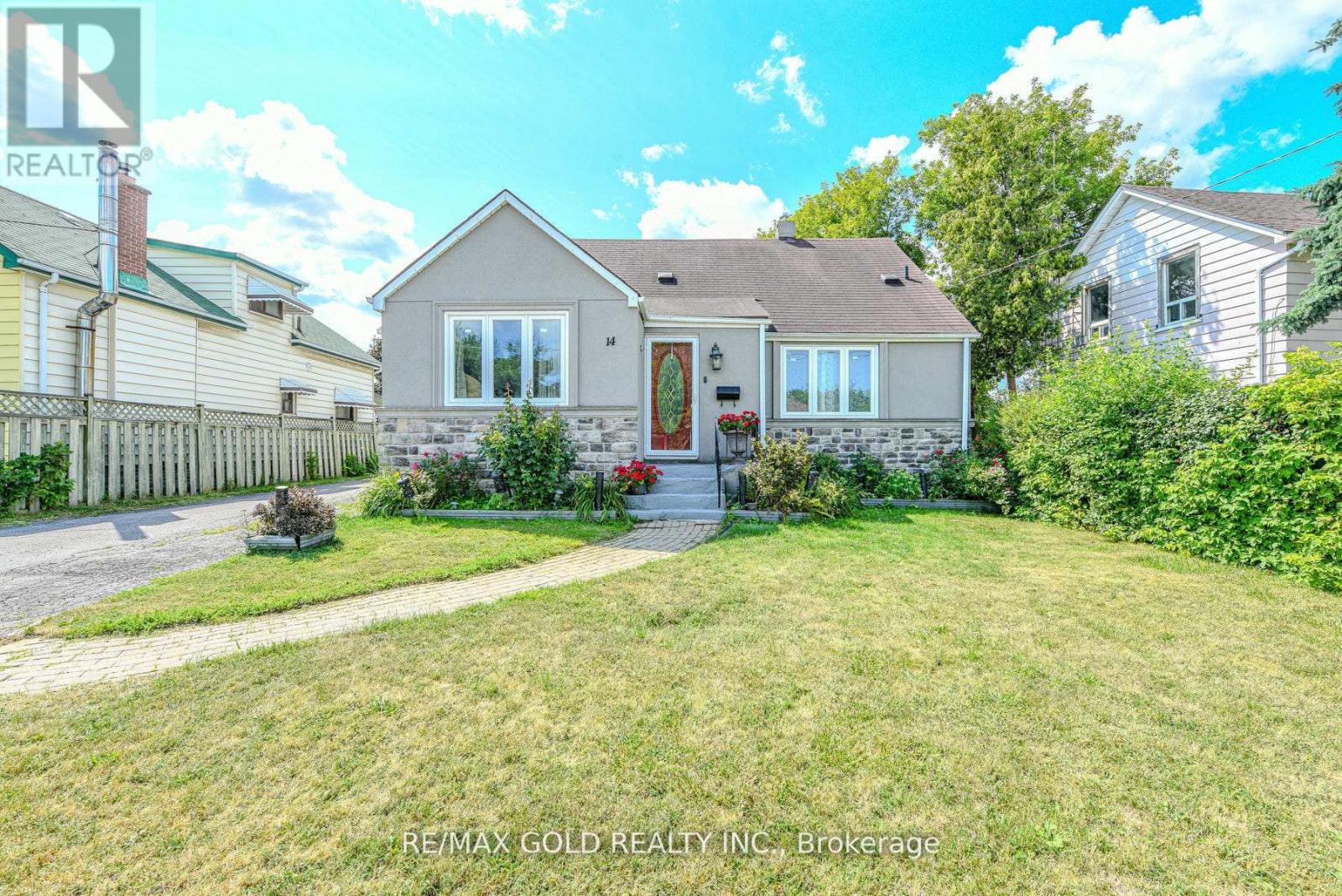 14 Burlington Street, Mississauga (Malton), Ontario  L4T 1B7 - Photo 2 - W12424288