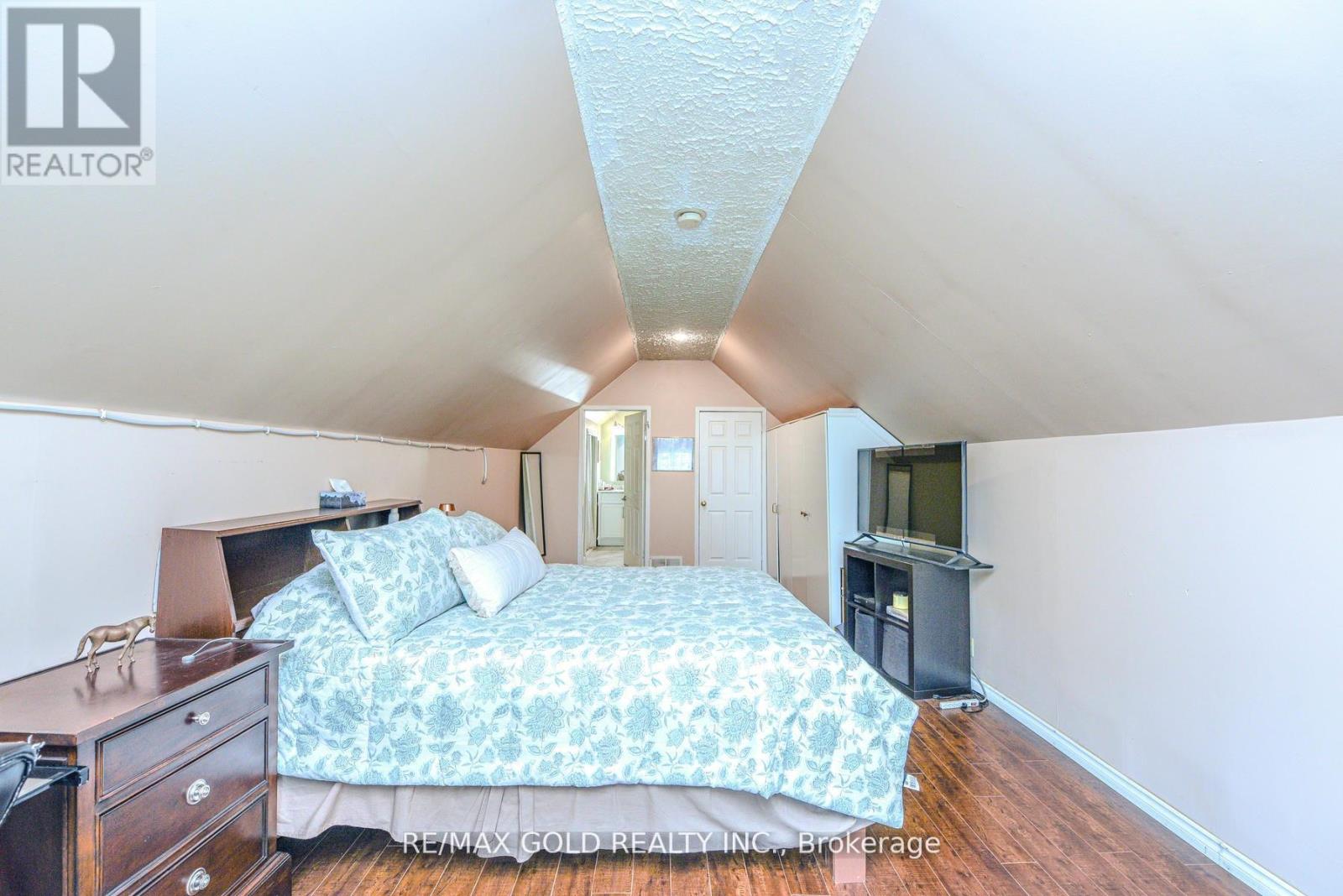 14 Burlington Street, Mississauga (Malton), Ontario  L4T 1B7 - Photo 22 - W12424288