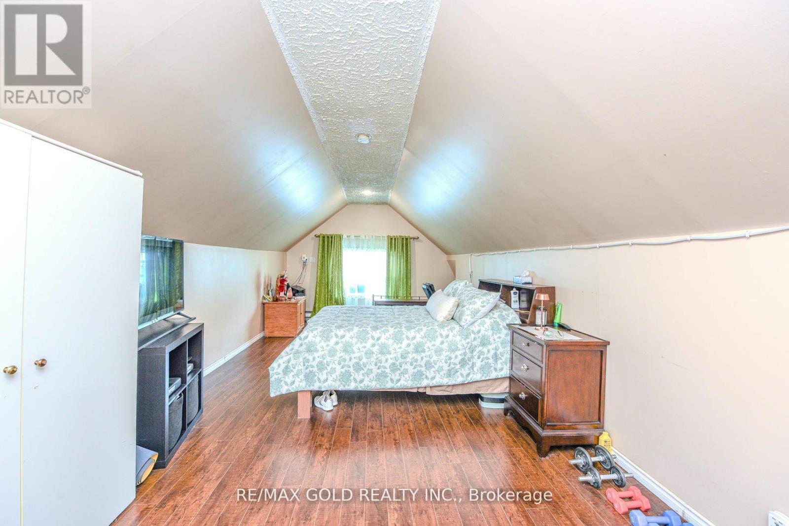 14 Burlington Street, Mississauga (Malton), Ontario  L4T 1B7 - Photo 23 - W12424288