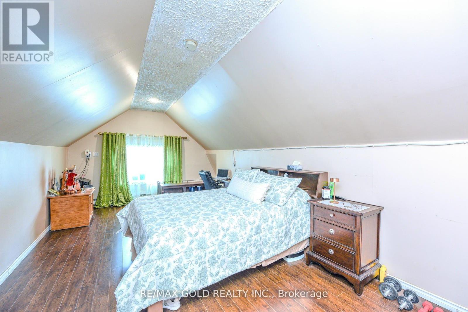 14 Burlington Street, Mississauga (Malton), Ontario  L4T 1B7 - Photo 24 - W12424288