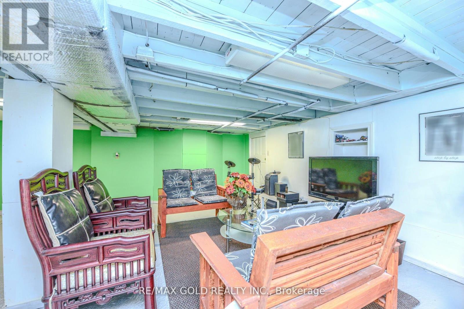 14 Burlington Street, Mississauga (Malton), Ontario  L4T 1B7 - Photo 28 - W12424288
