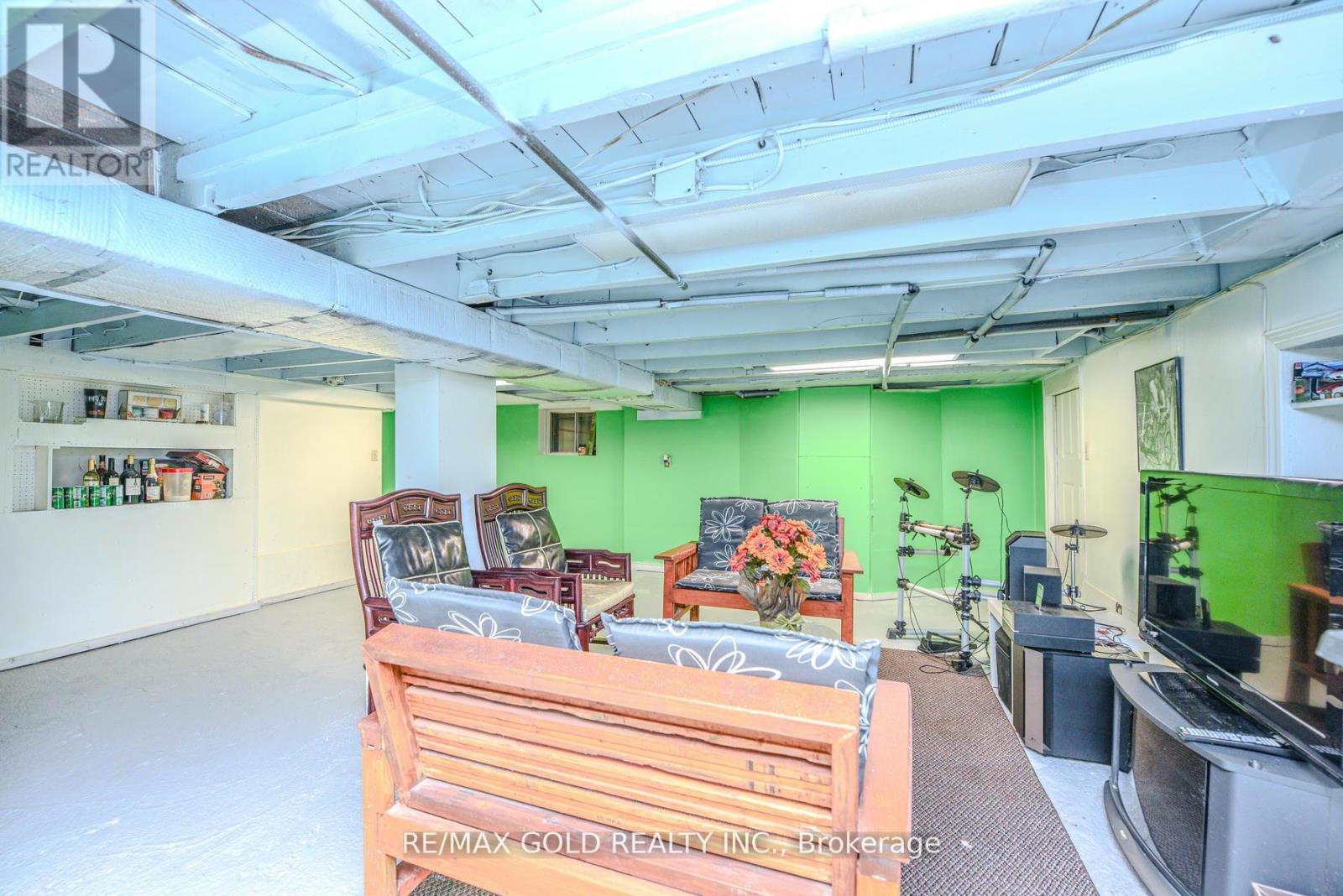 14 Burlington Street, Mississauga (Malton), Ontario  L4T 1B7 - Photo 29 - W12424288
