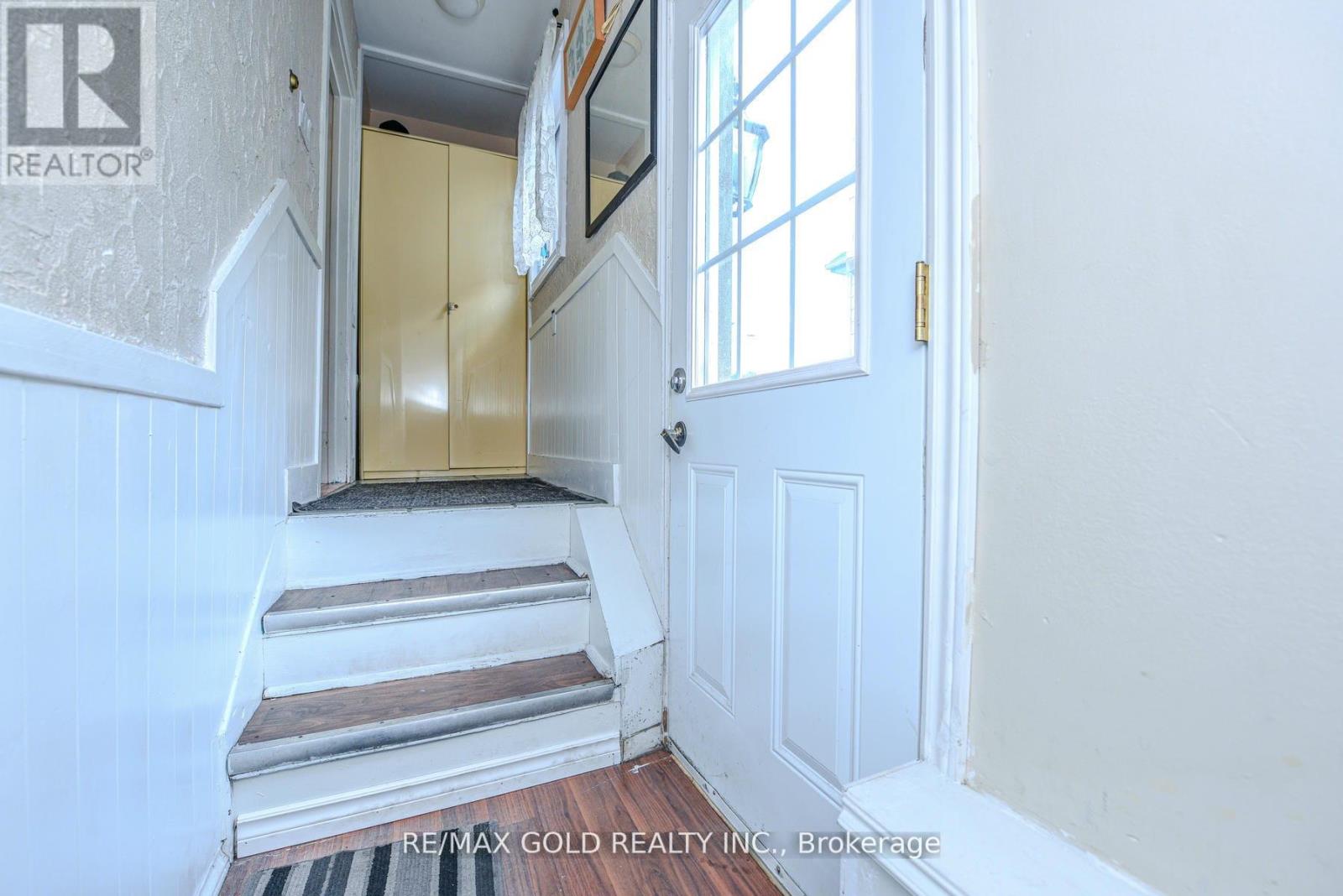 14 Burlington Street, Mississauga (Malton), Ontario  L4T 1B7 - Photo 31 - W12424288