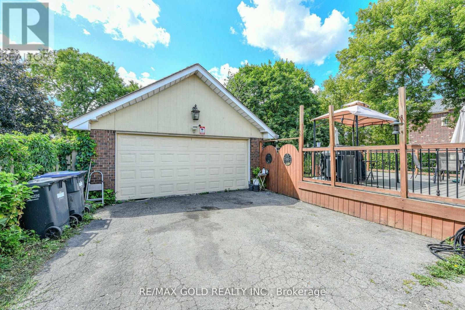 14 Burlington Street, Mississauga (Malton), Ontario  L4T 1B7 - Photo 32 - W12424288