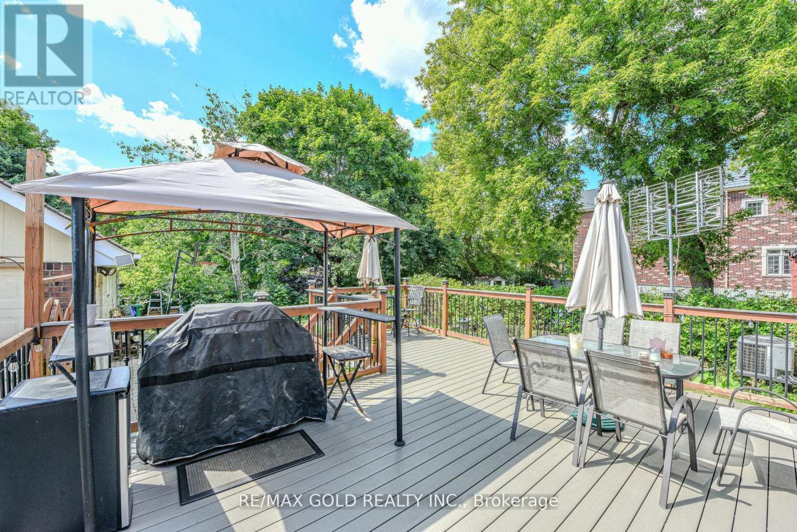 14 Burlington Street, Mississauga (Malton), Ontario  L4T 1B7 - Photo 33 - W12424288