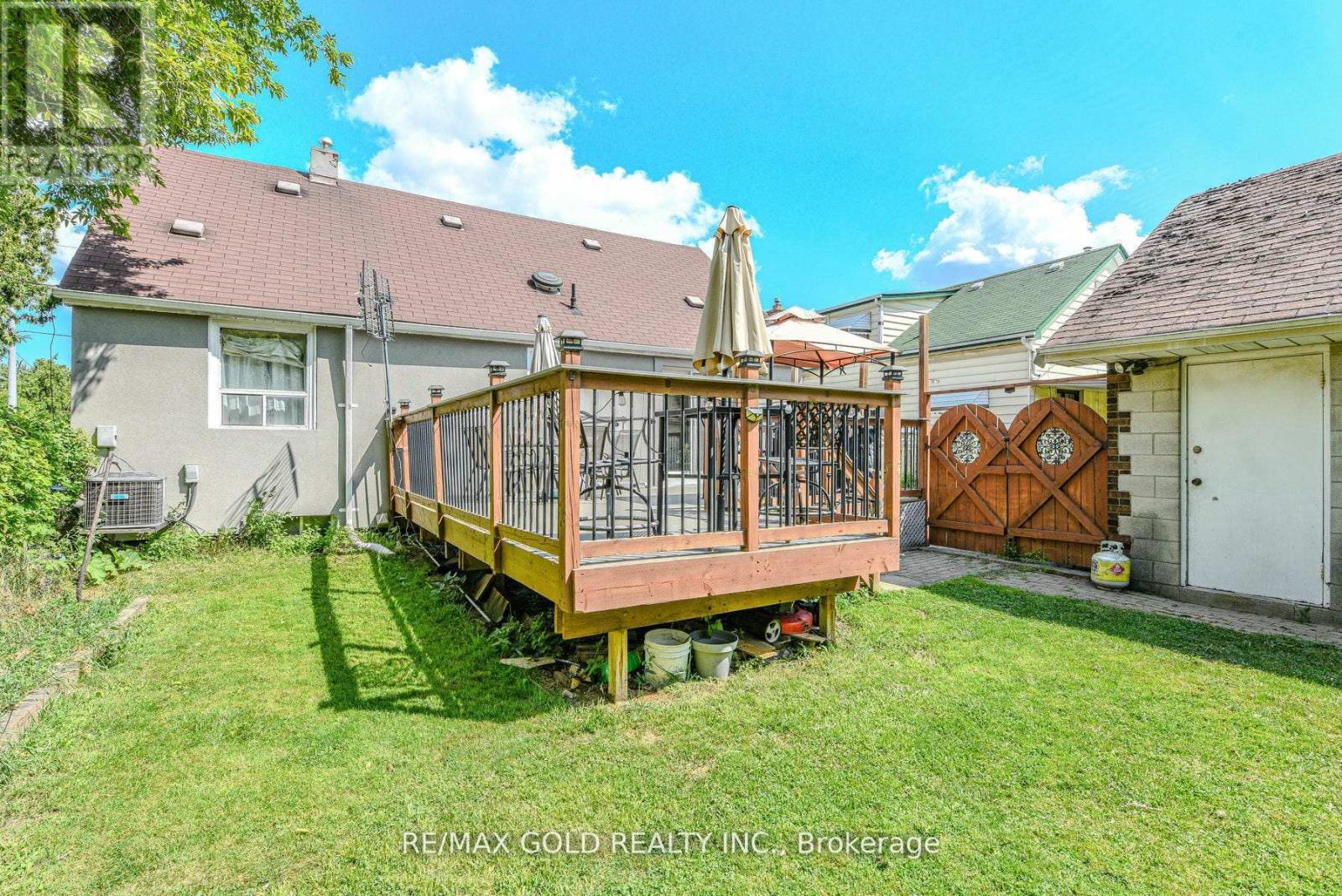 14 Burlington Street, Mississauga (Malton), Ontario  L4T 1B7 - Photo 36 - W12424288