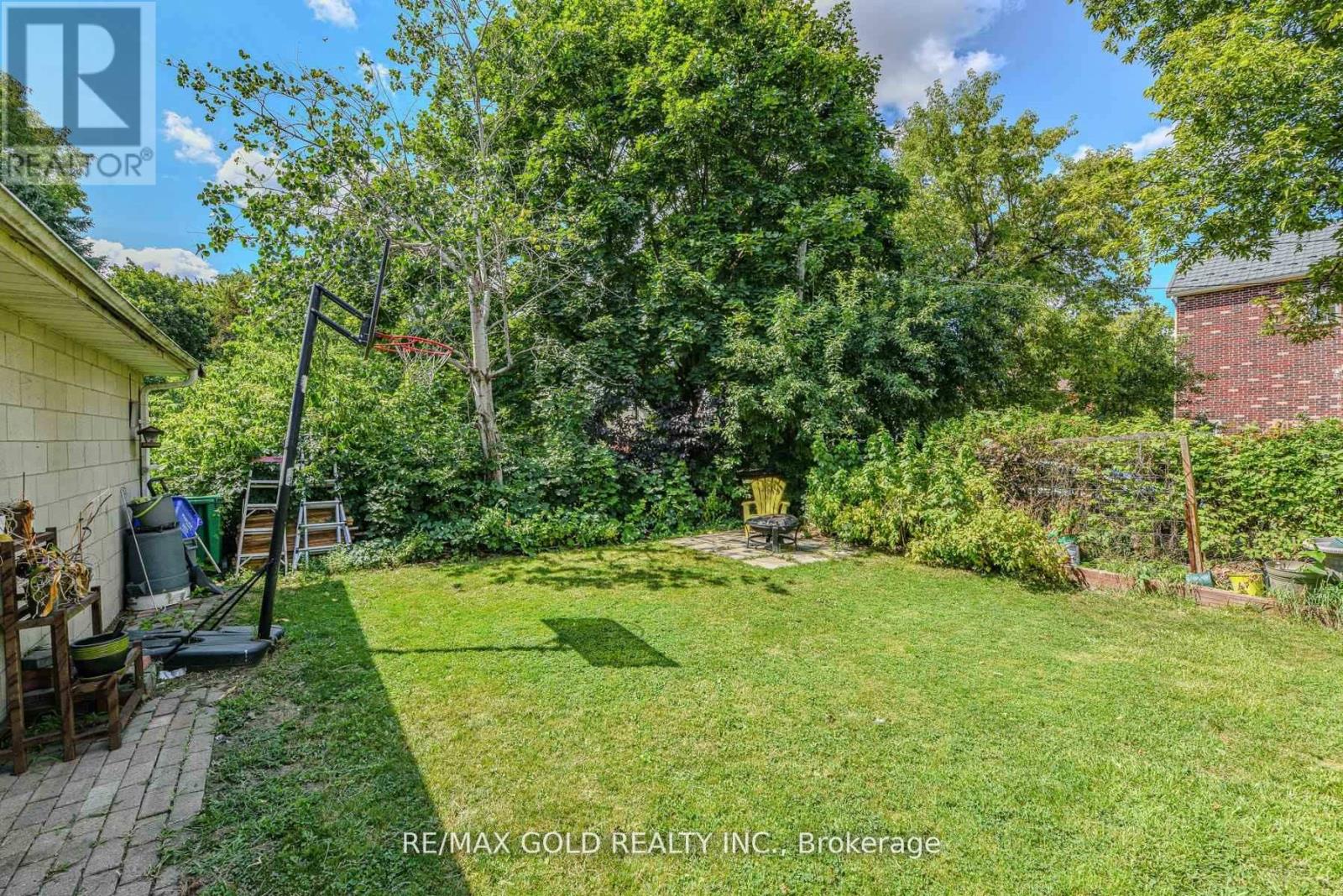14 Burlington Street, Mississauga (Malton), Ontario  L4T 1B7 - Photo 38 - W12424288