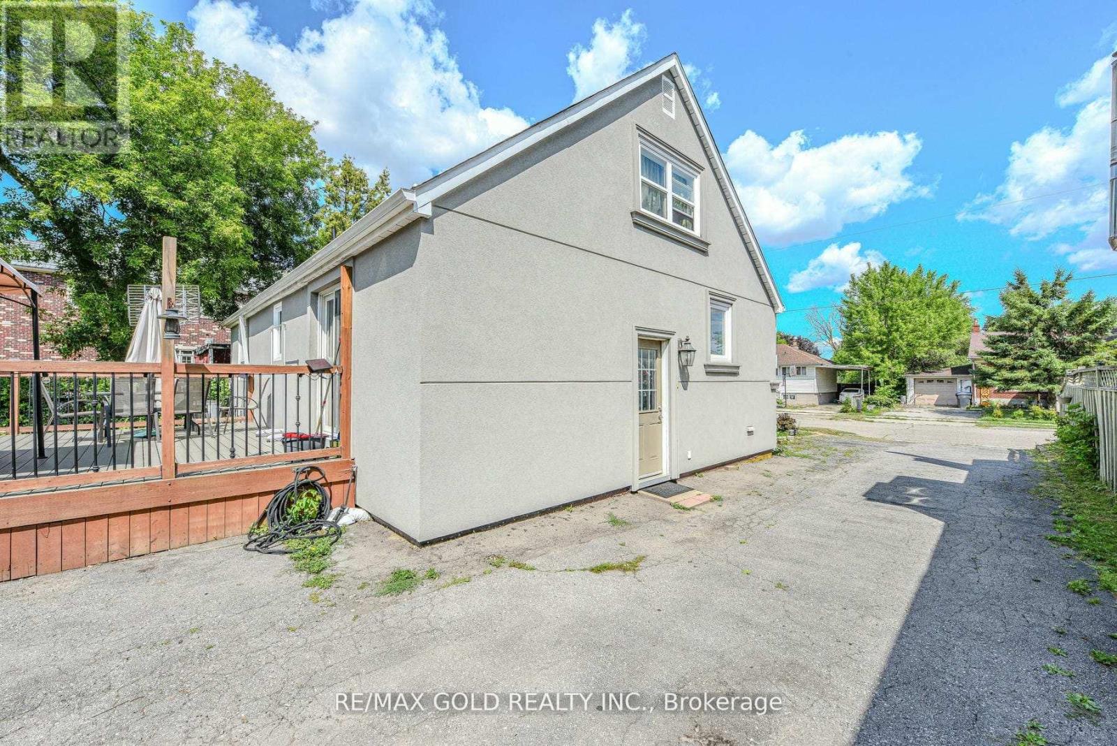 14 Burlington Street, Mississauga (Malton), Ontario  L4T 1B7 - Photo 39 - W12424288