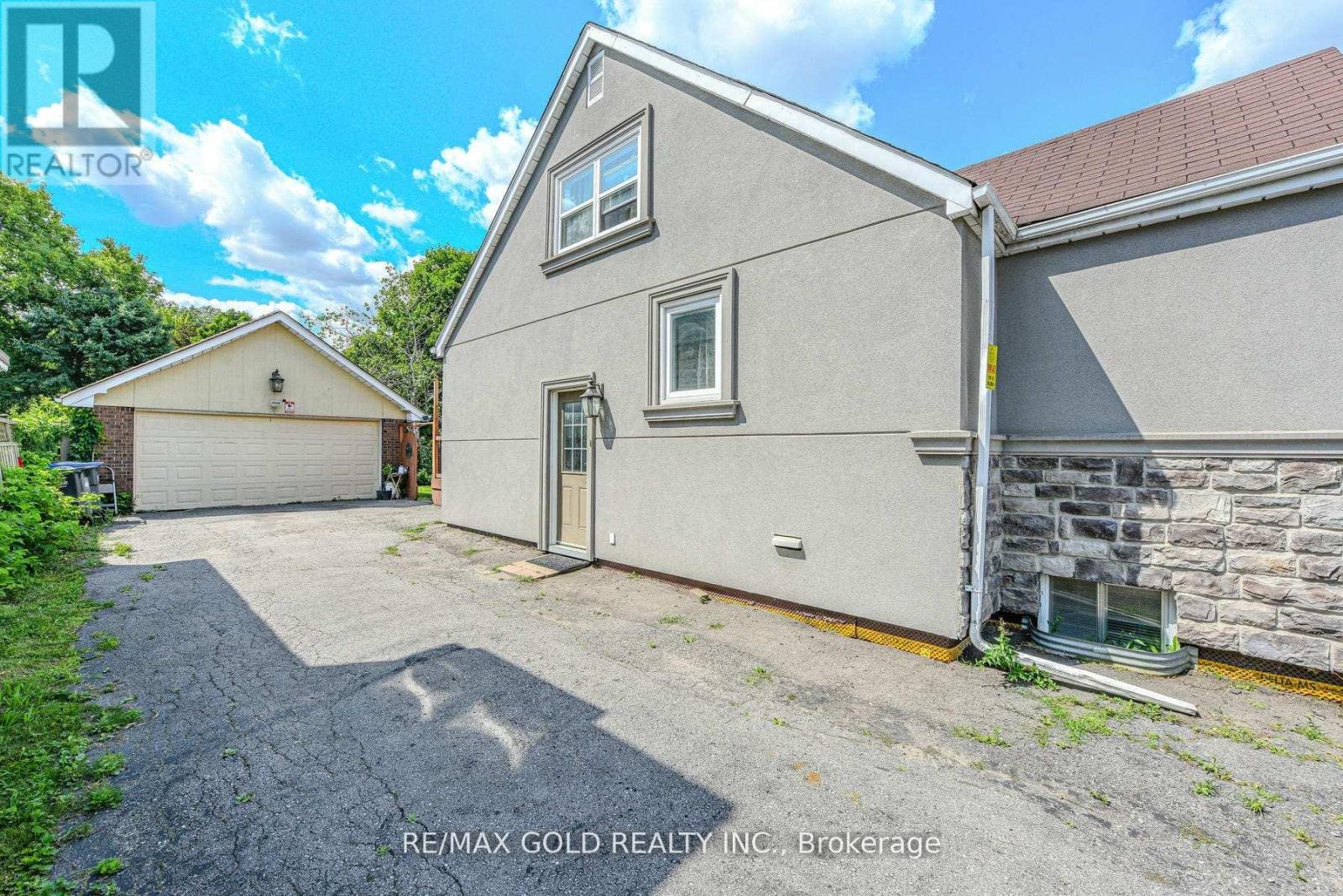 14 Burlington Street, Mississauga (Malton), Ontario  L4T 1B7 - Photo 40 - W12424288