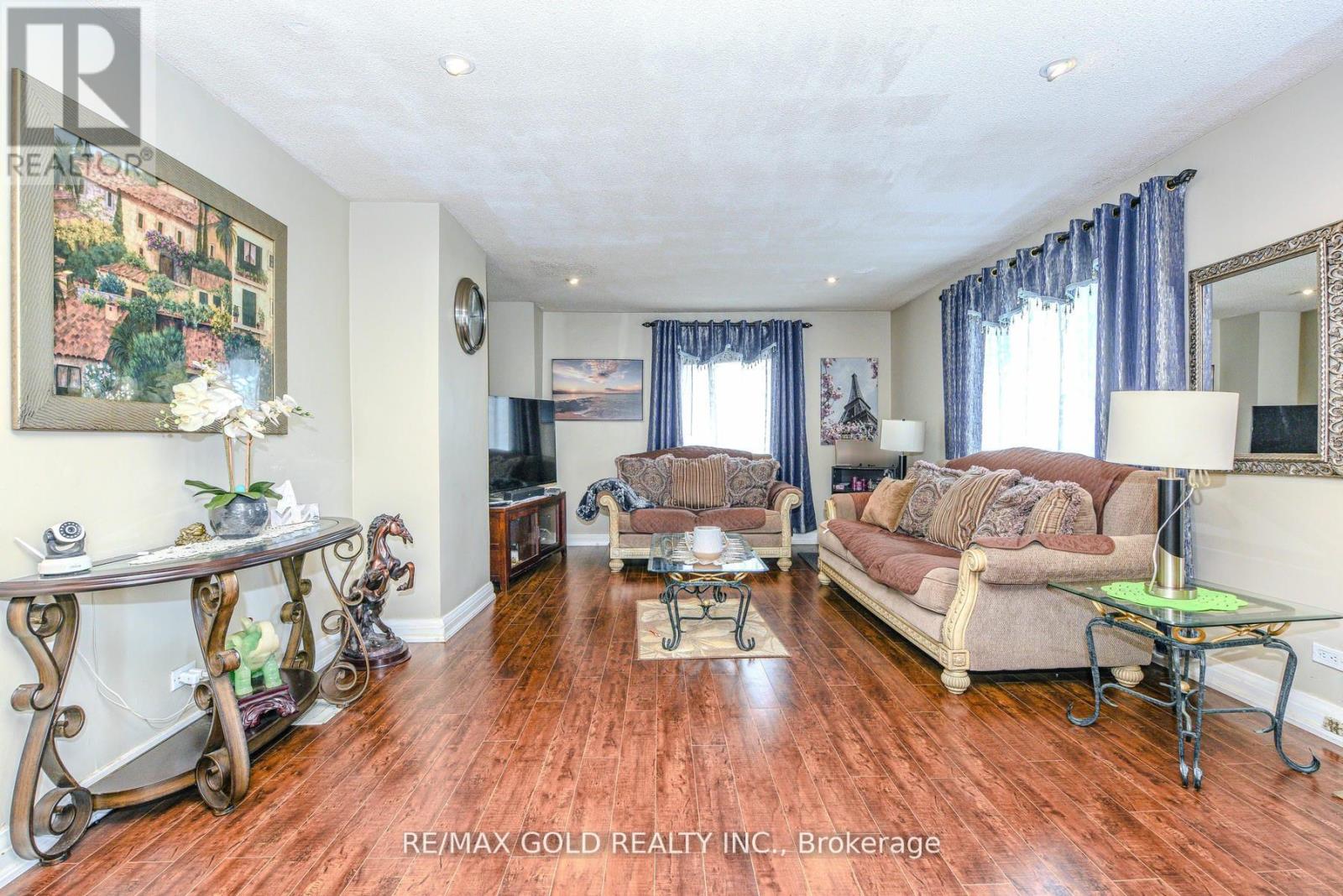 14 Burlington Street, Mississauga (Malton), Ontario  L4T 1B7 - Photo 6 - W12424288