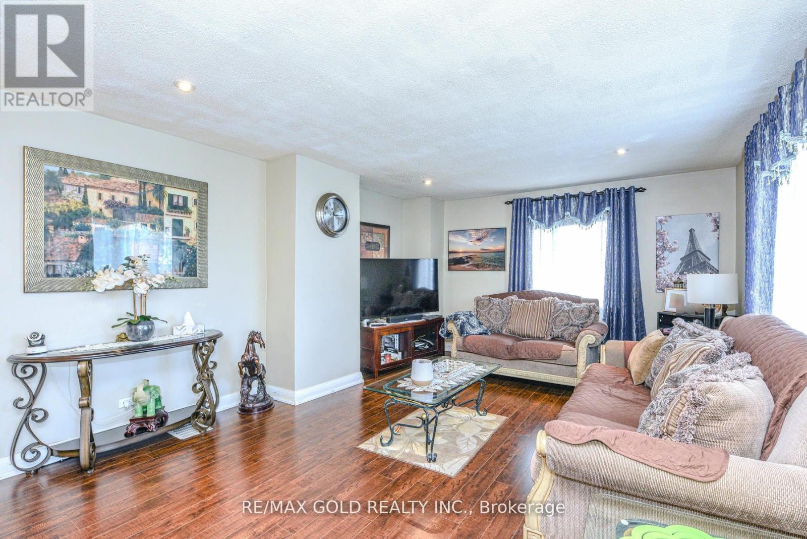 14 Burlington Street, Mississauga (Malton), Ontario  L4T 1B7 - Photo 8 - W12424288