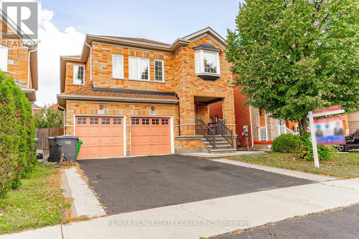 107 Crown Victoria Drive, Brampton, Ontario  L7A 3X9 - Photo 2 - W12424330