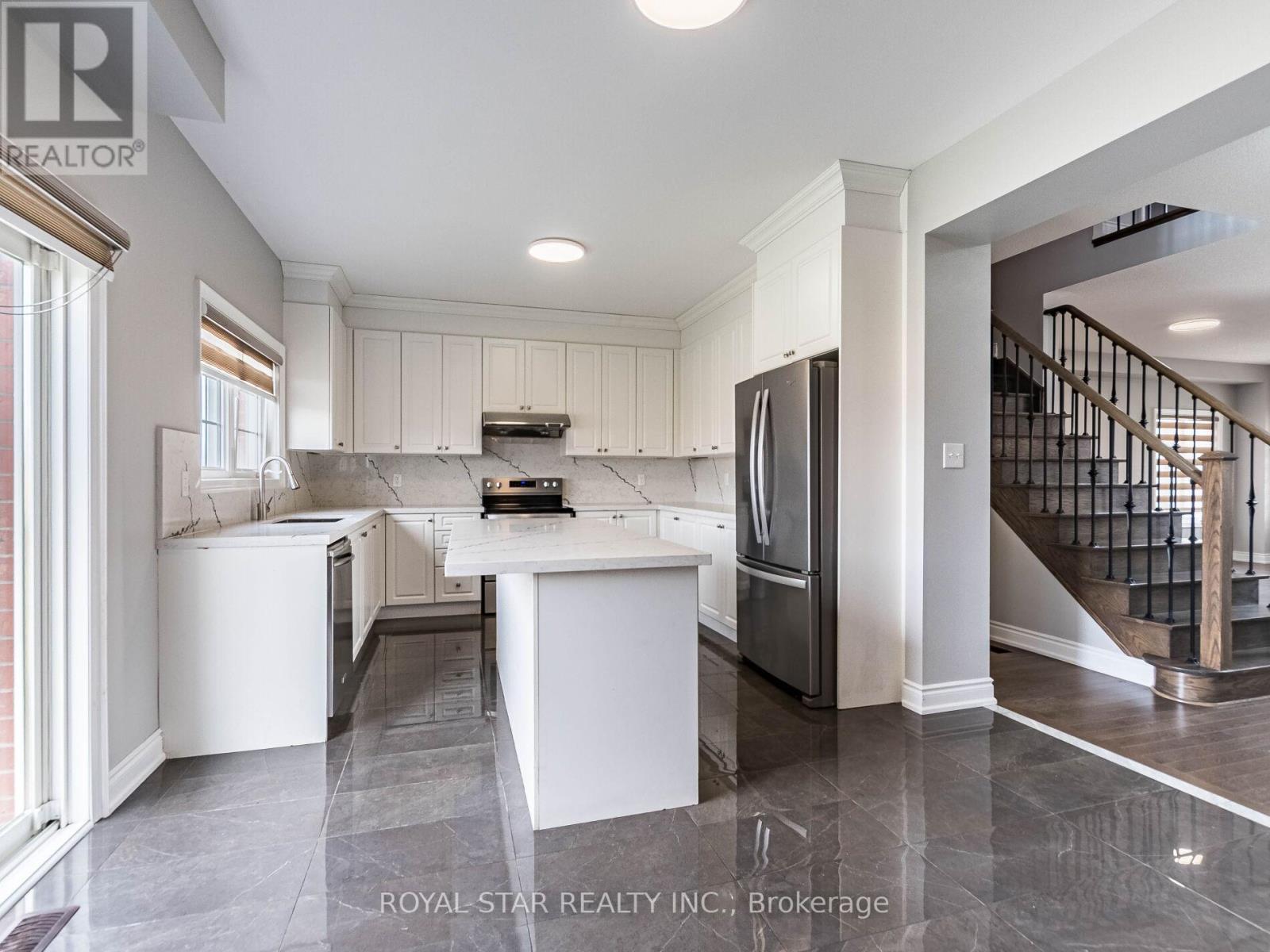 275 Checkerberry Crescent, Brampton, Ontario  L6R 2W7 - Photo 13 - W12424349