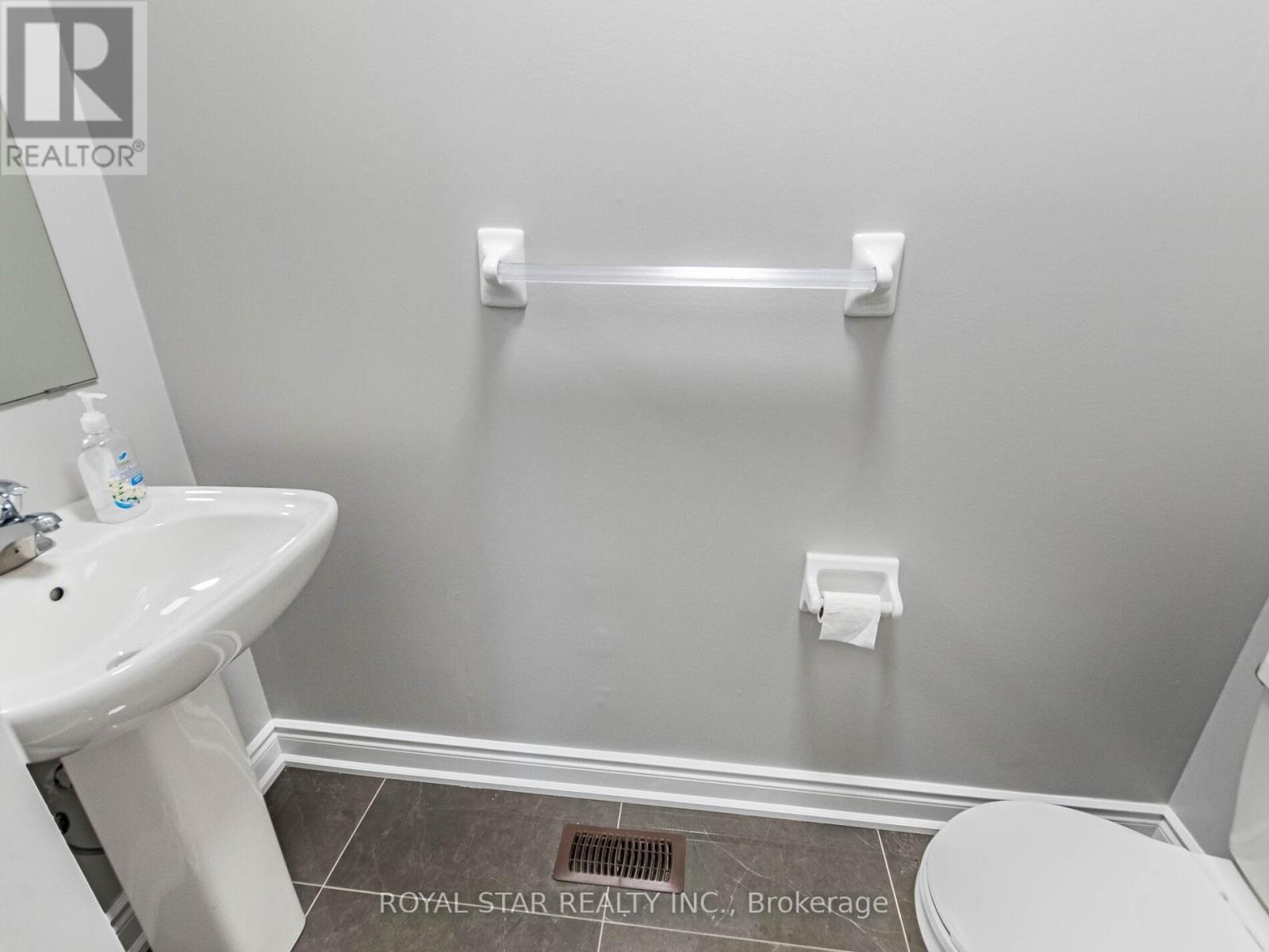 275 Checkerberry Crescent, Brampton, Ontario  L6R 2W7 - Photo 15 - W12424349