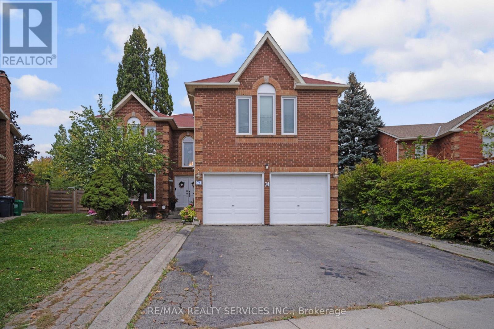 74 Leeward Drive N, Brampton (Westgate), Ontario  L6S 5V8 - Photo 1 - W12424359