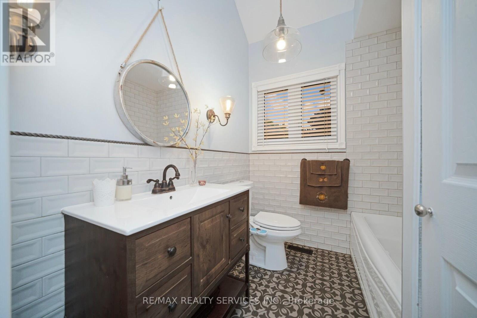 74 Leeward Drive N, Brampton (Westgate), Ontario  L6S 5V8 - Photo 26 - W12424359