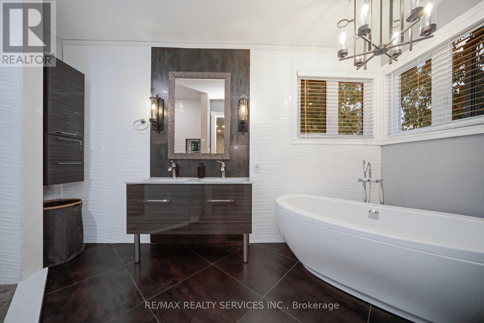 74 Leeward Drive N, Brampton (Westgate), Ontario  L6S 5V8 - Photo 31 - W12424359