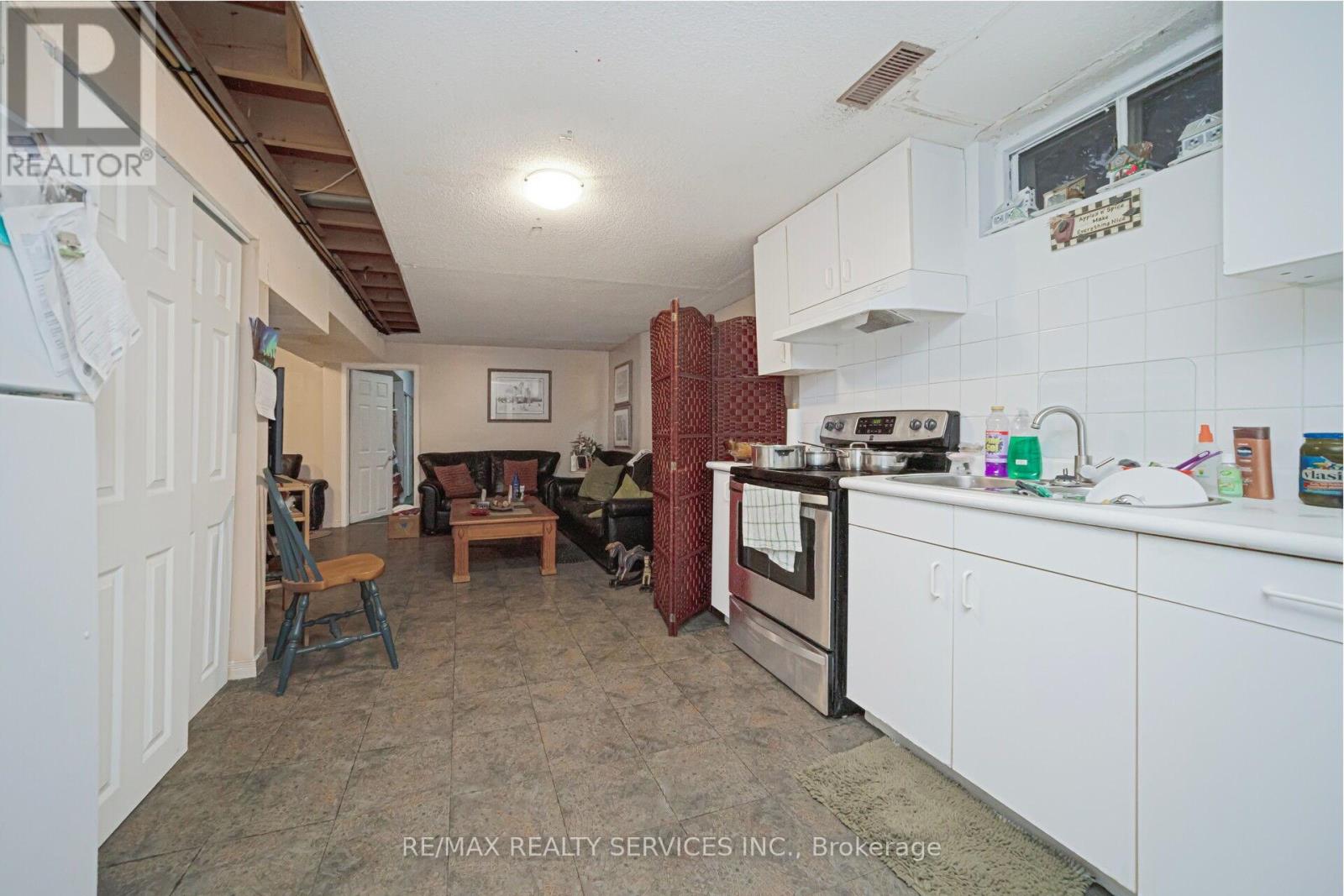 74 Leeward Drive N, Brampton (Westgate), Ontario  L6S 5V8 - Photo 45 - W12424359