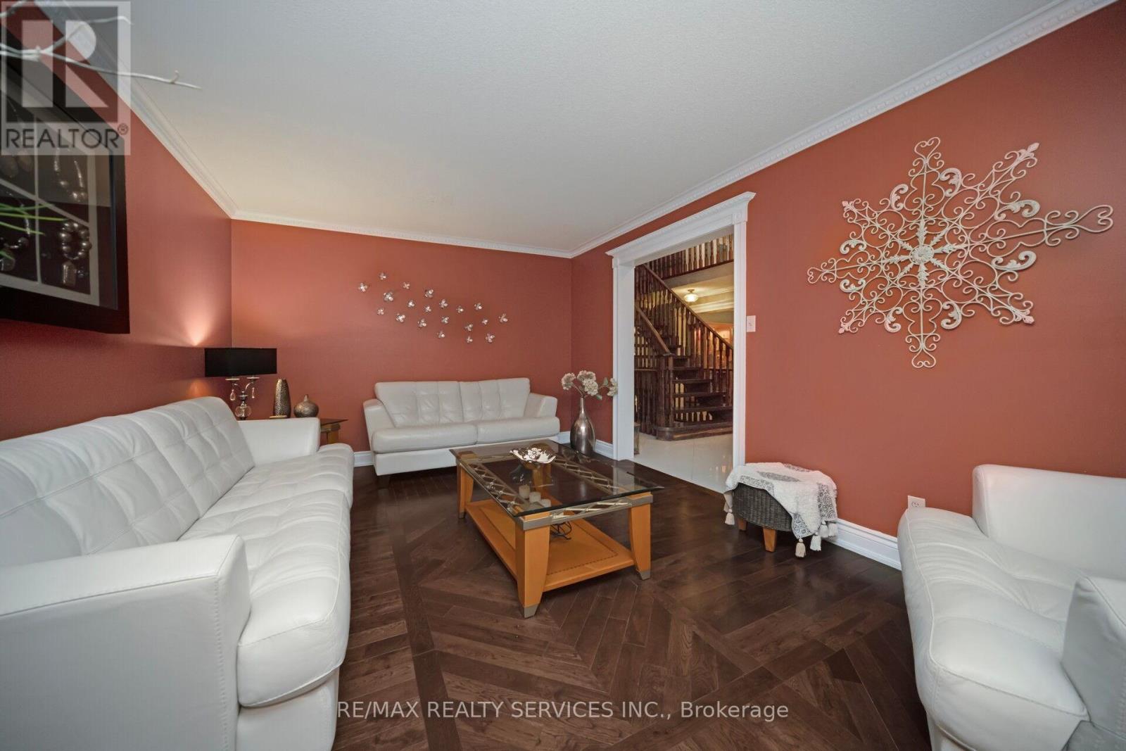 74 Leeward Drive N, Brampton (Westgate), Ontario  L6S 5V8 - Photo 6 - W12424359