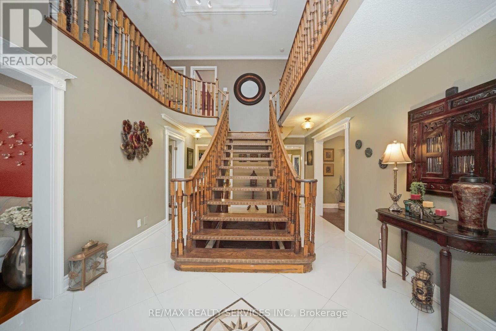 74 Leeward Drive N, Brampton (Westgate), Ontario  L6S 5V8 - Photo 7 - W12424359