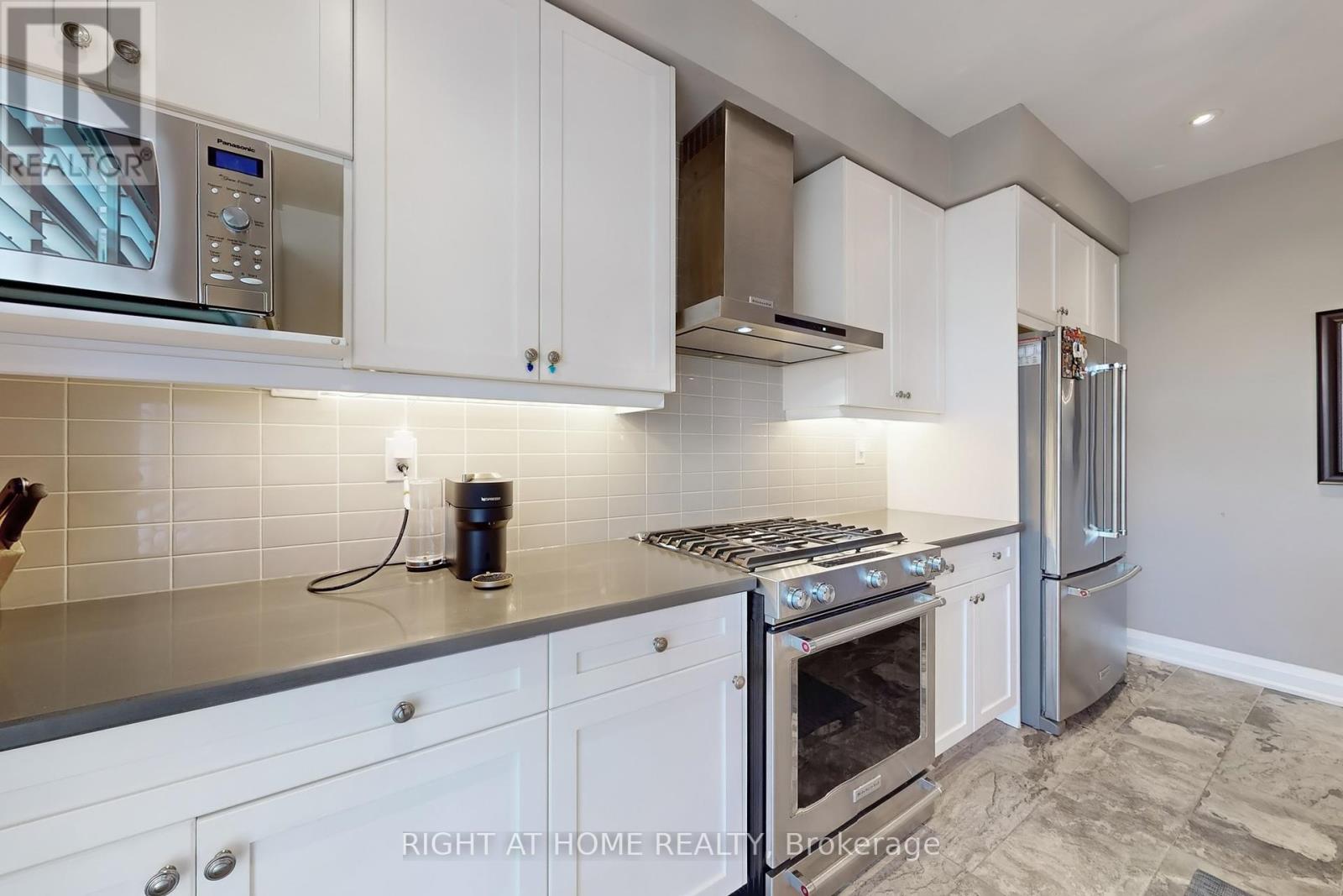 2003 Deerview Common, Oakville (Bc Bronte Creek), Ontario  L6M 0Y2 - Photo 12 - W12424362