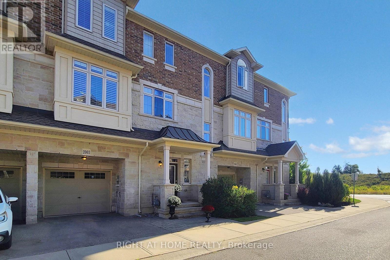 2003 Deerview Common, Oakville (Bc Bronte Creek), Ontario  L6M 0Y2 - Photo 2 - W12424362