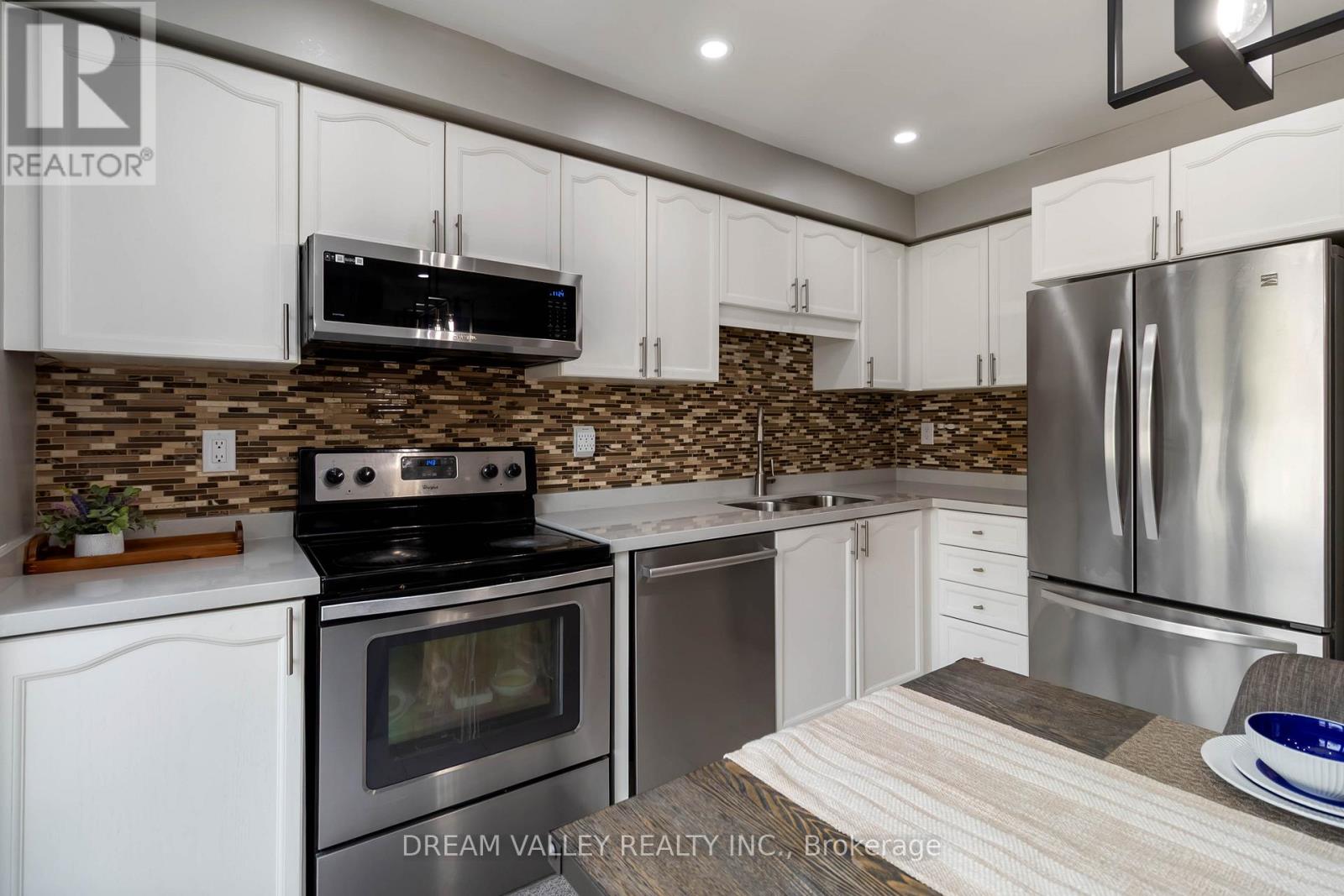 1517 Evans Terrace, Milton, Ontario  L9T 5J5 - Photo 13 - W12424366