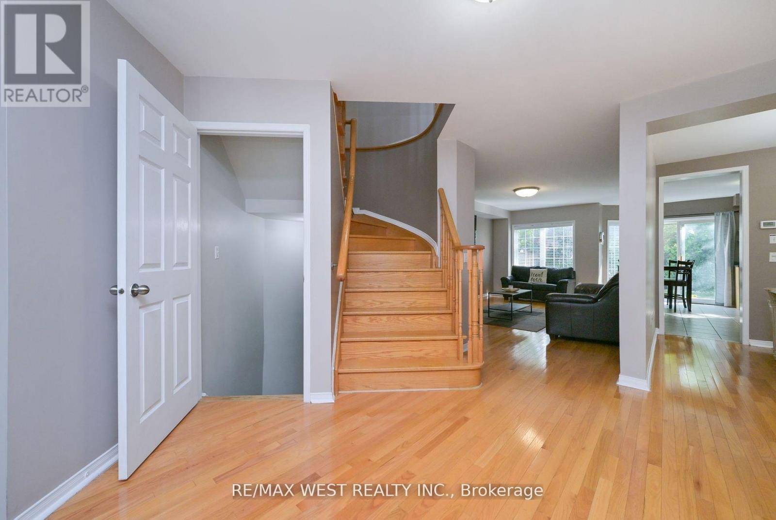 32 Crestridge Drive, Caledon, Ontario  L7E 2T7 - Photo 14 - W12424368