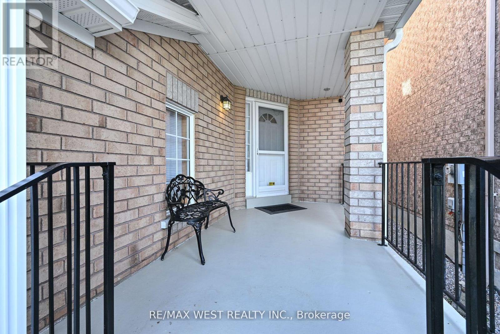 32 Crestridge Drive, Caledon, Ontario  L7E 2T7 - Photo 2 - W12424368
