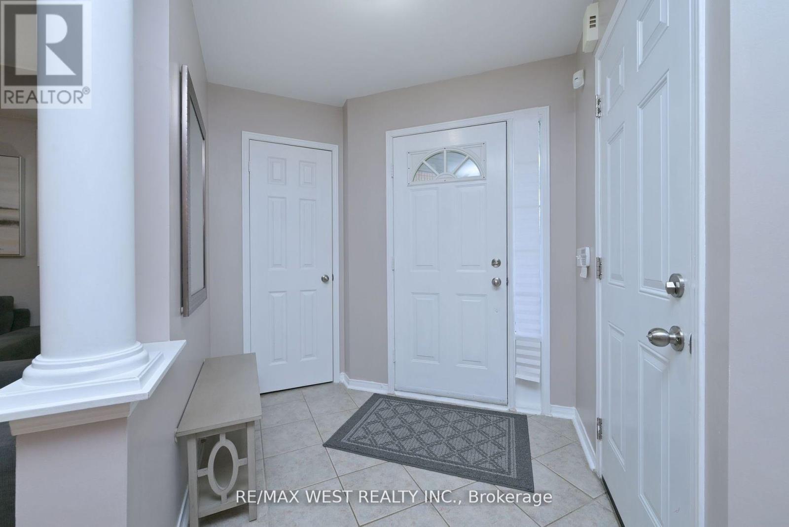 32 Crestridge Drive, Caledon, Ontario  L7E 2T7 - Photo 3 - W12424368