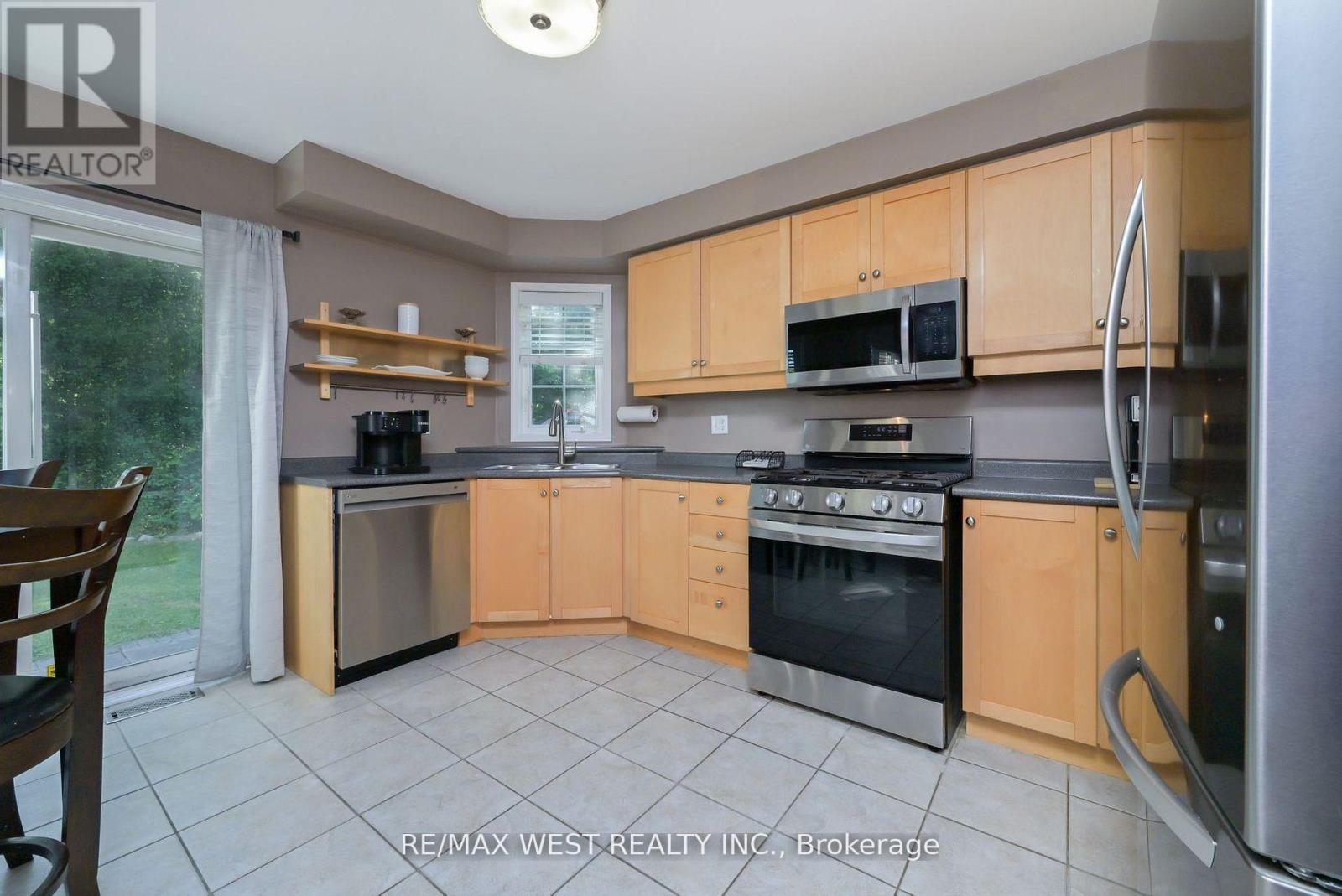 32 Crestridge Drive, Caledon, Ontario  L7E 2T7 - Photo 4 - W12424368