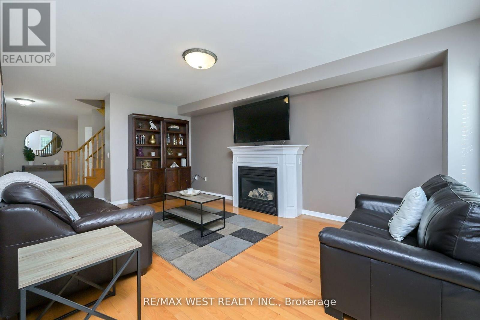 32 Crestridge Drive, Caledon, Ontario  L7E 2T7 - Photo 7 - W12424368