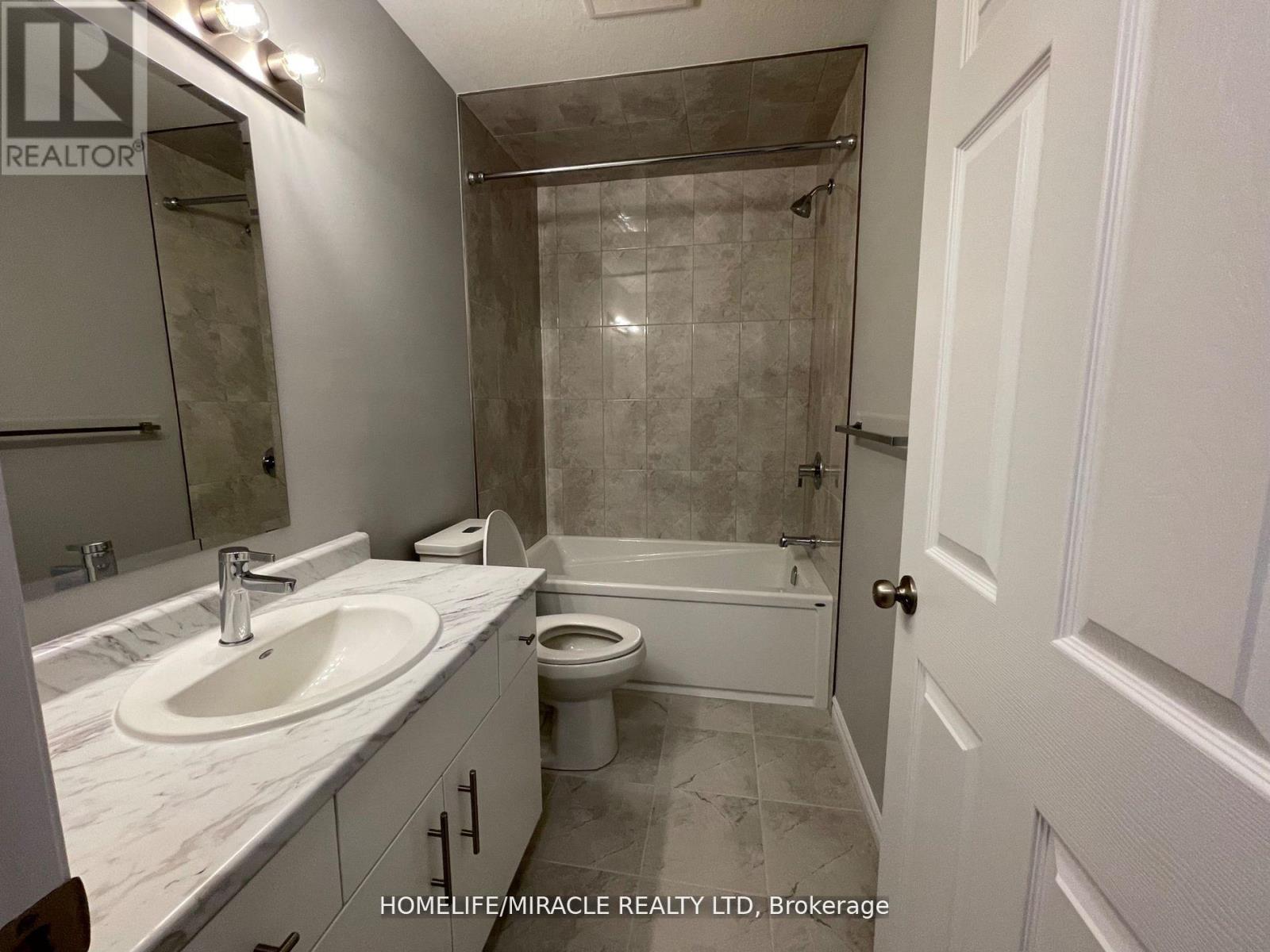 38 Oat Lane, Kitchener, Ontario  N2R 0T1 - Photo 15 - X12424322