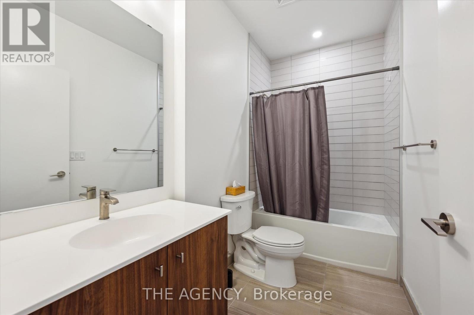 209 - 5 Wellington Street S, Kitchener, Ontario  N2G 1C7 - Photo 11 - X12424374